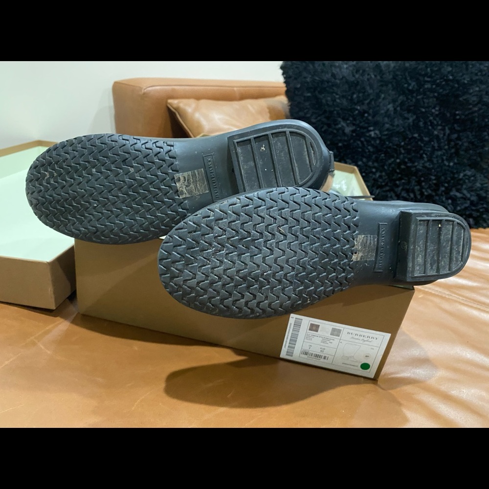 Burberry Vintage Check Rainboots - Picture 7 of 12
